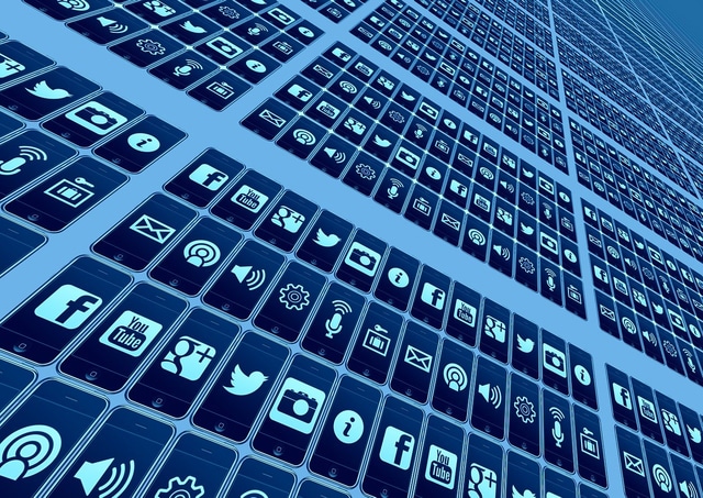 AI, Cloud & Marketing Tech Accent
