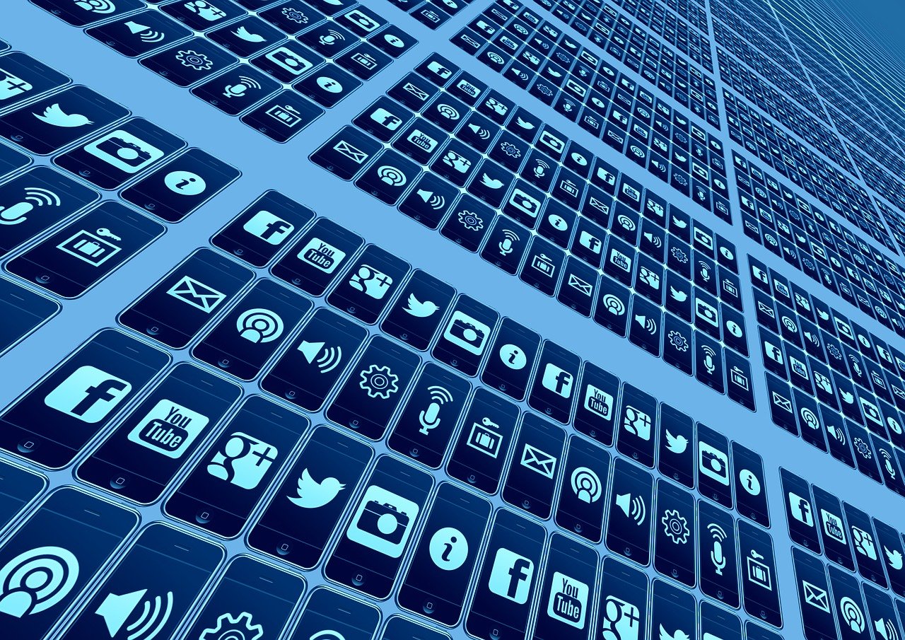 AI, Cloud & Marketing Tech Accent